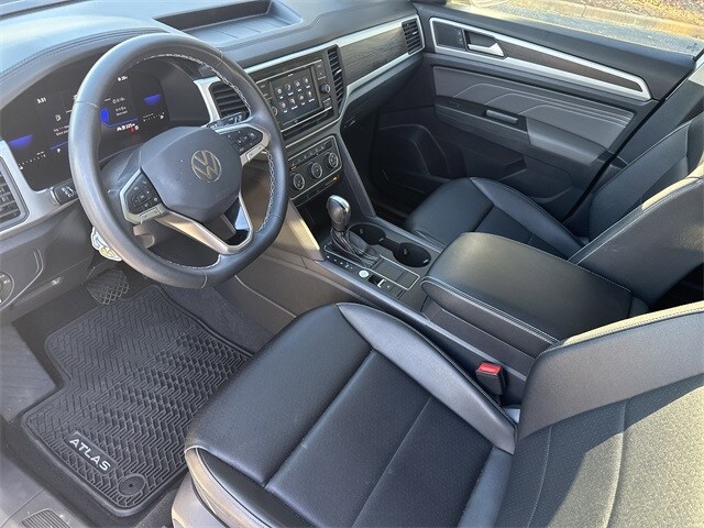 2022 Volkswagen Atlas SE photo 2