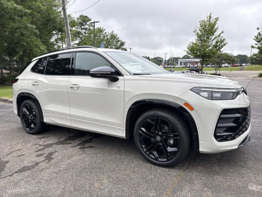 New 2026 Volkswagen Tiguan SE R-Line Black SUV