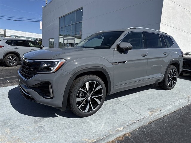 2026 Volkswagen Atlas SEL Premium R-Line photo 2