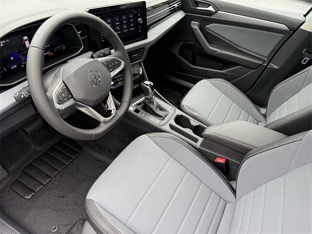 2025 Volkswagen Jetta 1.5T SE photo 4