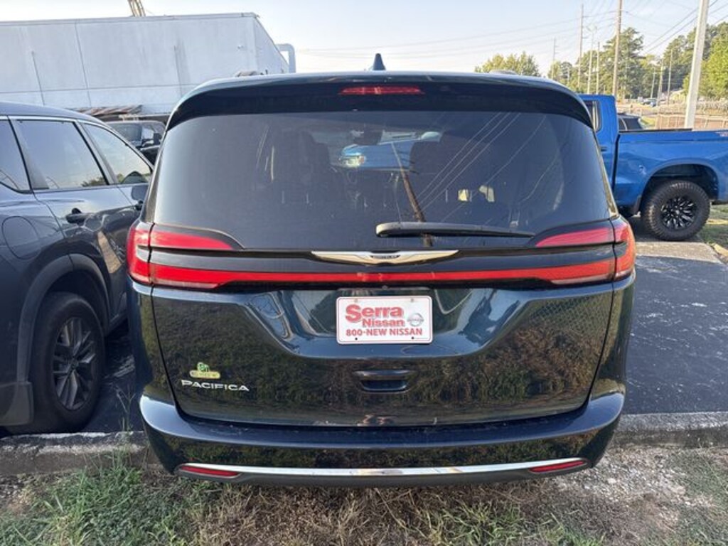 Used 2022 Chrysler Pacifica Touring L Van Passenger Van