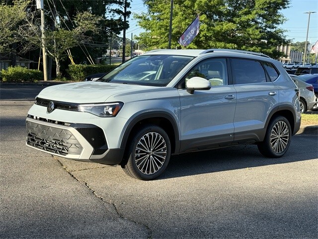 2025 Volkswagen Taos SE photo 2