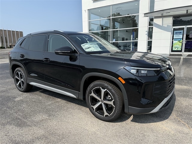 2025 Volkswagen Tiguan SE's photo