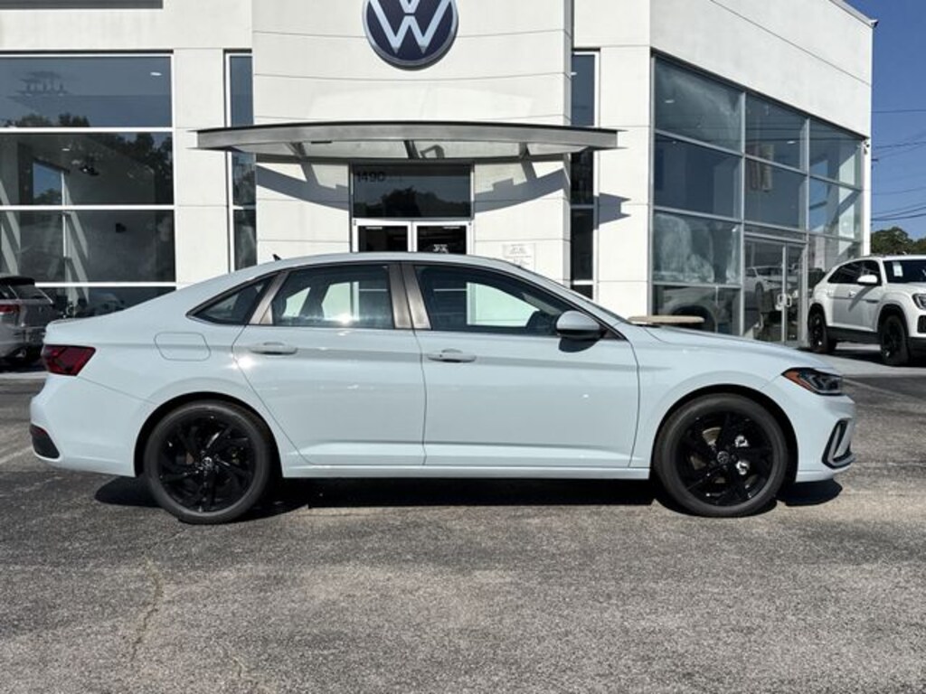 New 2026 Volkswagen Jetta 1.5T SE Sedan
