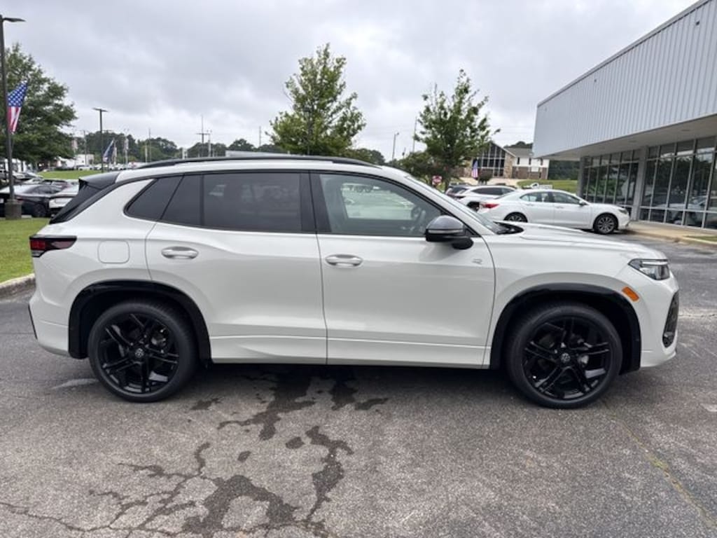 New 2026 Volkswagen Tiguan SE R-Line Black SUV