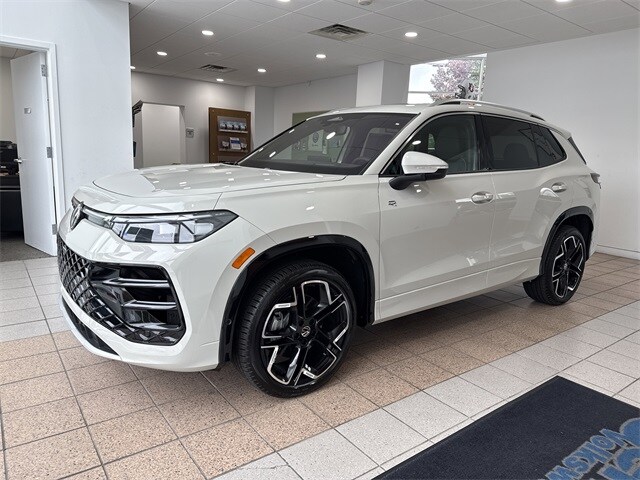 2026 Volkswagen Tiguan SEL R-Line photo 2