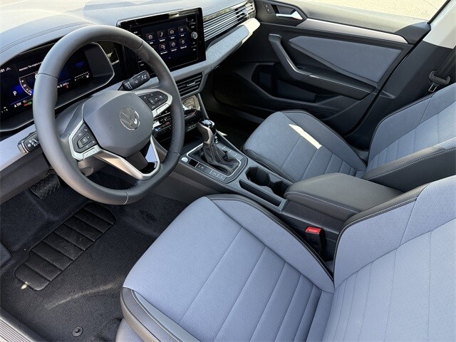 2025 Volkswagen Jetta 1.5T SE photo 3