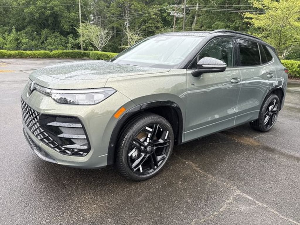 New 2026 Volkswagen Tiguan 2.0T SE R-Line Black SUV