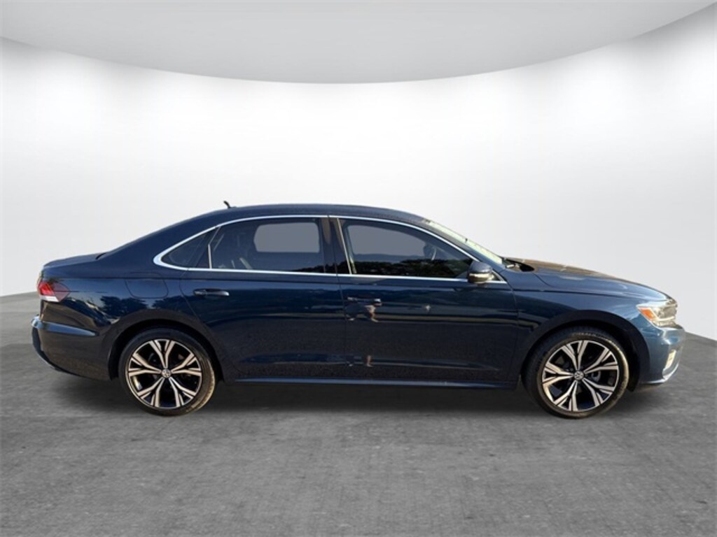 Used 2022 Volkswagen Passat 2.0T SE Sedan