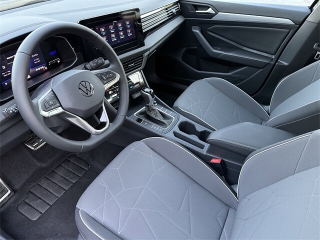 2026 Volkswagen Jetta 1.5T Sport photo 2