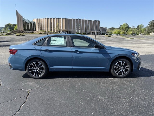 2026 Volkswagen Jetta 1.5T Sport photo 3
