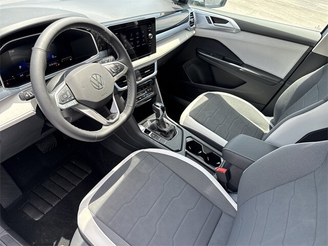 2025 Volkswagen Taos SE photo 4