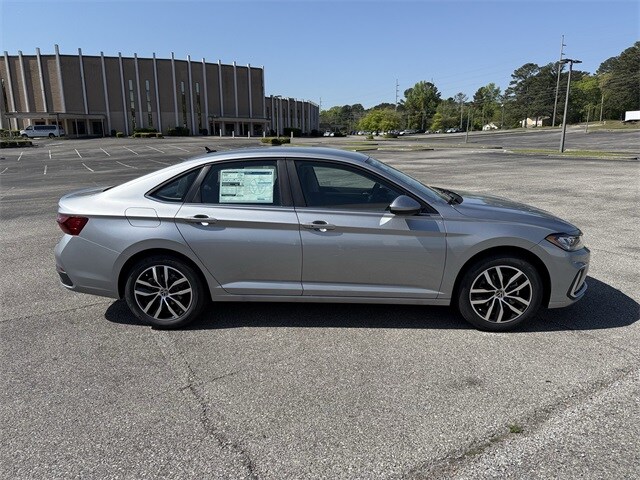 2025 Volkswagen Jetta 1.5T SE photo 2