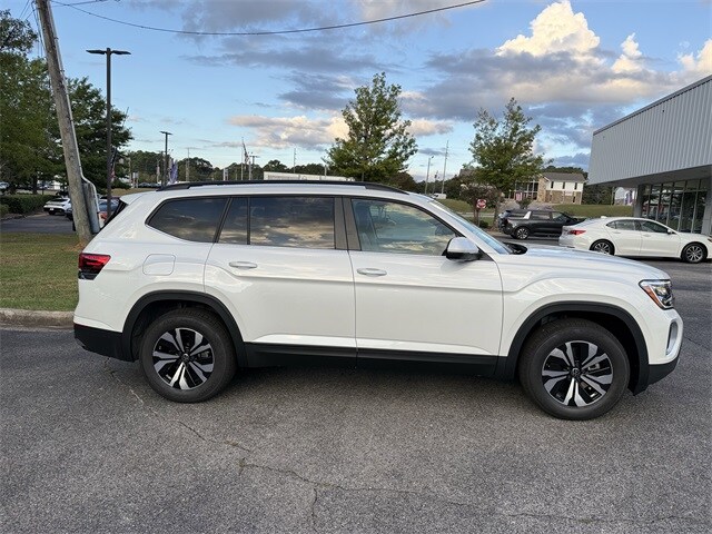 2026 Volkswagen Atlas SE photo 3