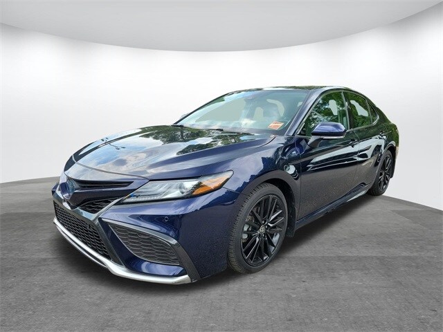 2022 Toyota Camry Hybrid XSE photo 2