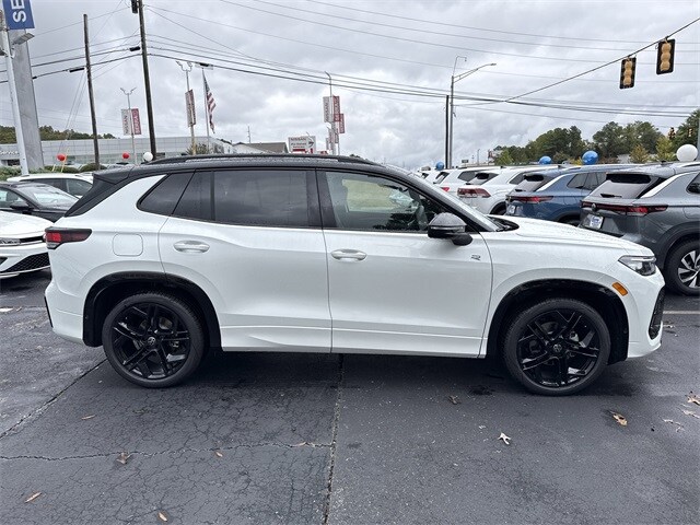 2026 Volkswagen Tiguan SE R-Line Black photo 3