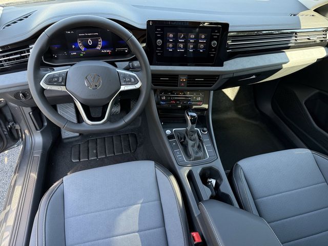 2025 Volkswagen Jetta SE - Photo 10