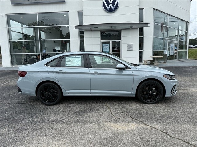 2025 Volkswagen Jetta 1.5T SE photo 4