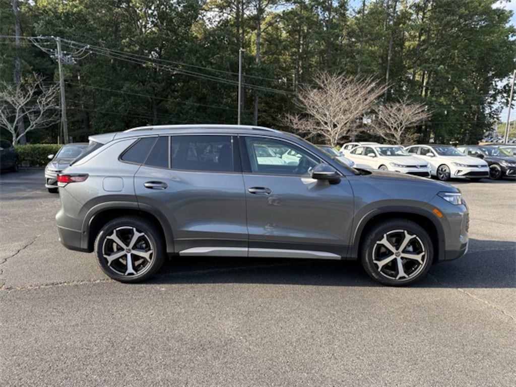 New 2025 Volkswagen Tiguan 2.0T SE SUV