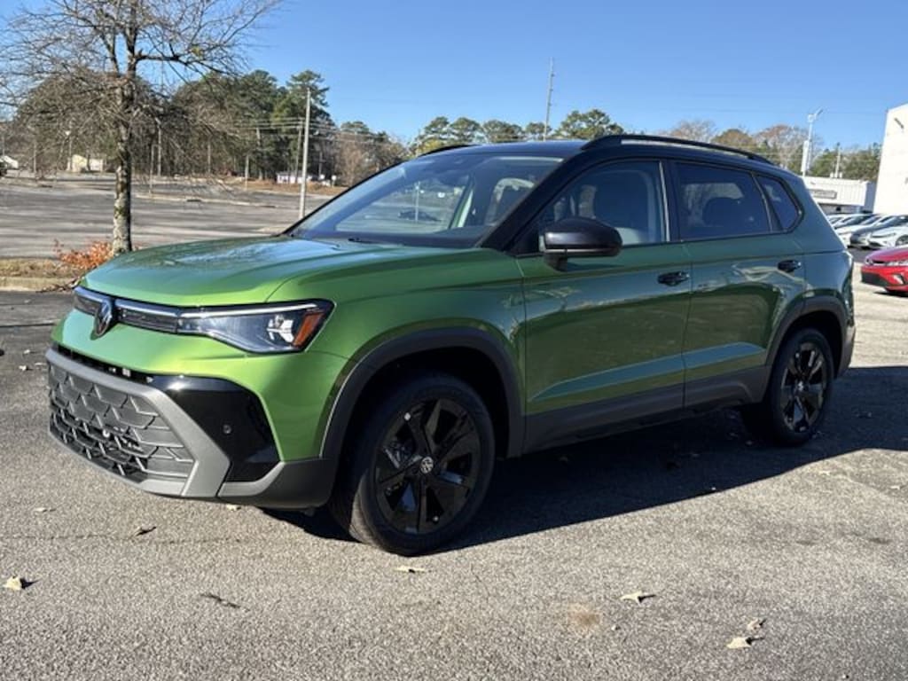 New 2026 Volkswagen Taos 1.5T SE Black SUV