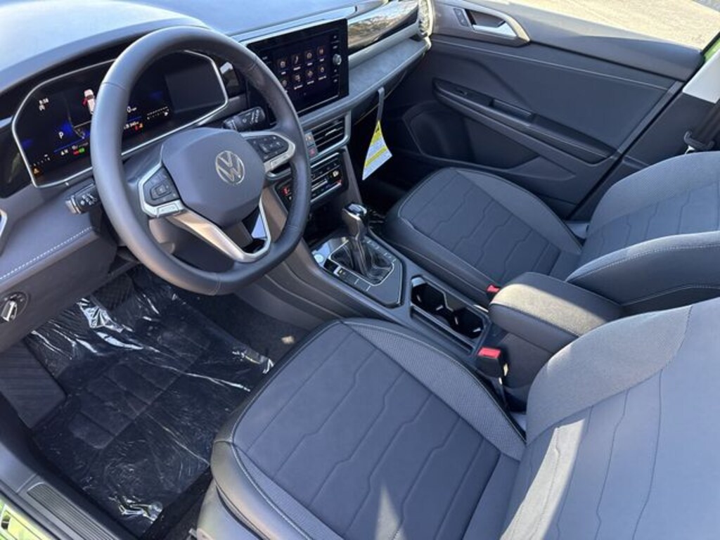 New 2026 Volkswagen Taos 1.5T SE Black SUV