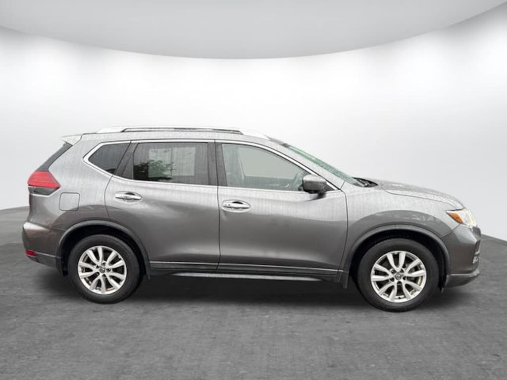 Used 2017 Nissan Rogue SV SUV