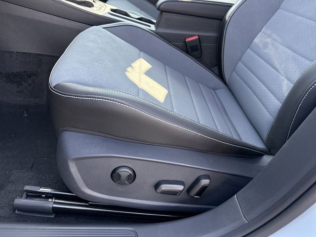 2025 Volkswagen Jetta SE - Photo 7