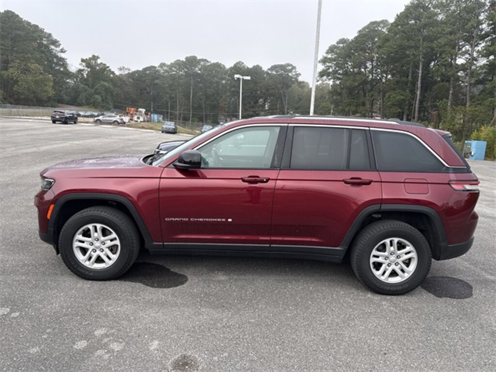 Used 2023 Jeep Grand Cherokee Laredo SUV