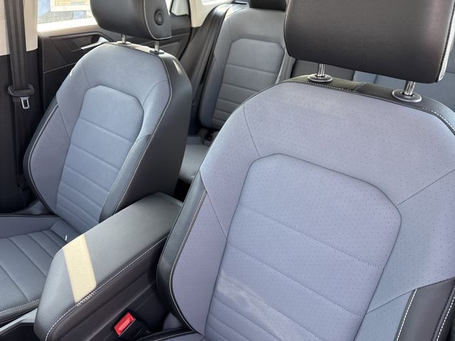 2025 Volkswagen Jetta SE - Photo 6