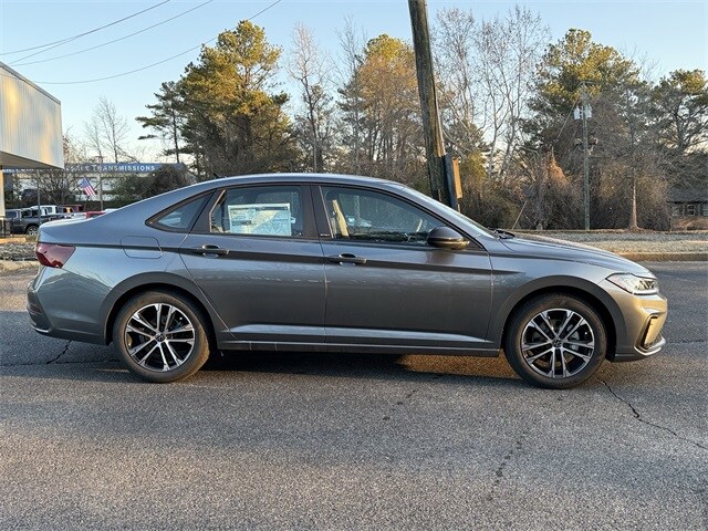 2026 Volkswagen Jetta 1.5T Sport photo 3