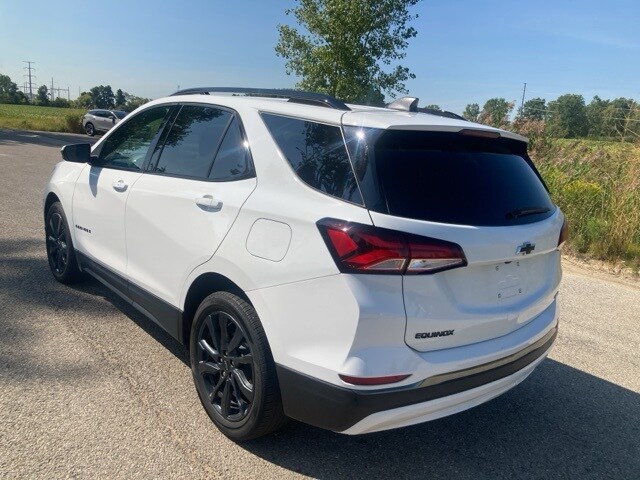 2022 Chevrolet Equinox RS photo 2