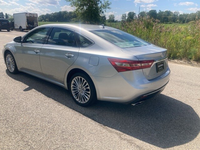 2016 Toyota Avalon Limited photo 4