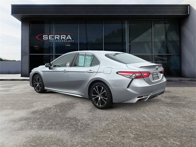 2018 Toyota Camry LE photo 3