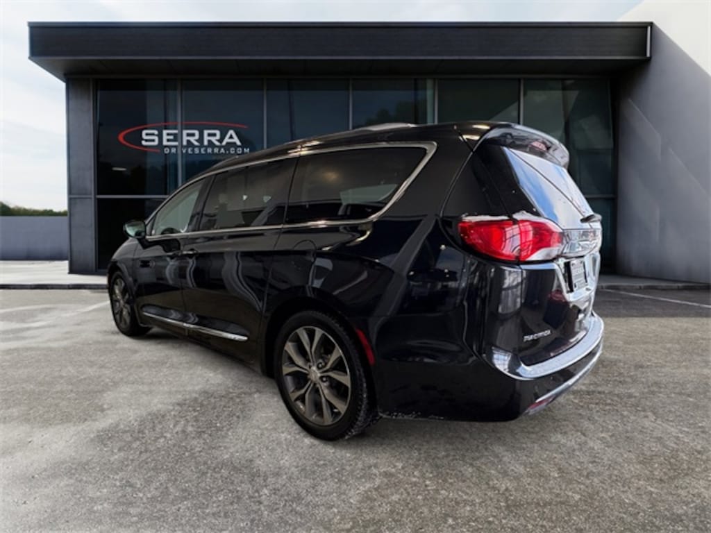 Used 2017 Chrysler Pacifica Limited Van
