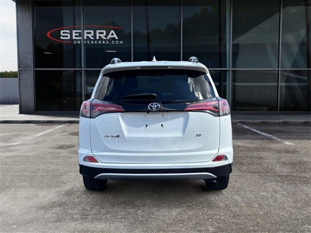 2016 Toyota RAV4 SE photo 4