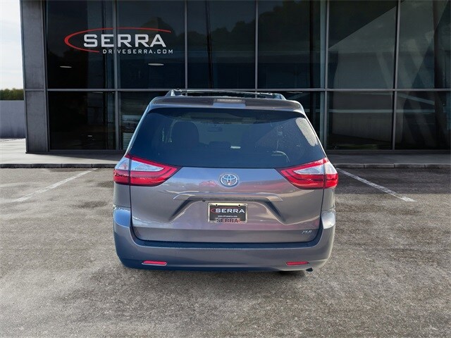 2015 Toyota Sienna XLE Premium photo 4