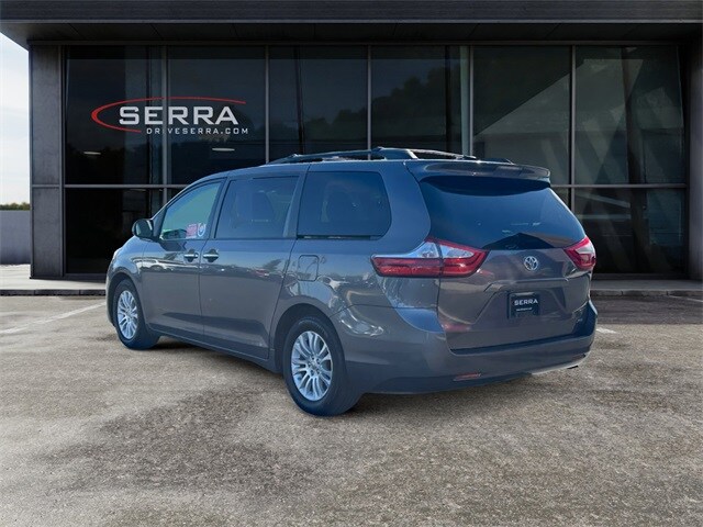 2015 Toyota Sienna XLE Premium photo 3