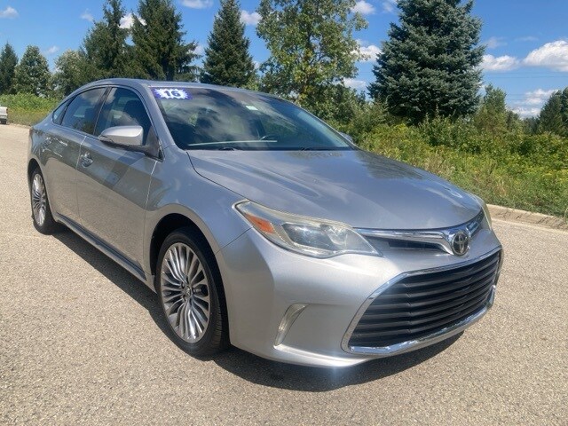 2016 Toyota Avalon Limited photo 2