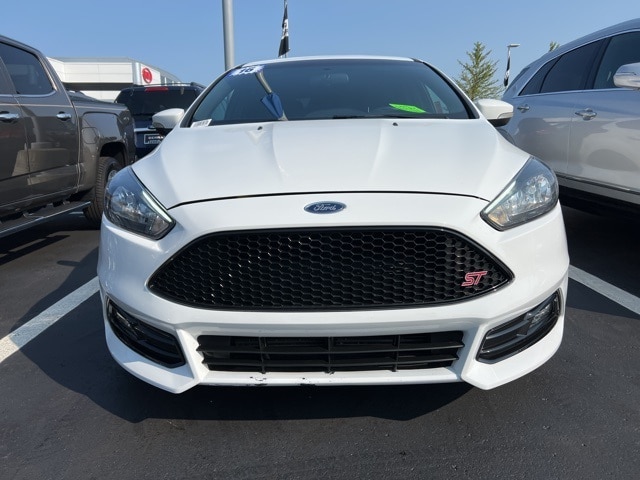 Used 2016 Ford Focus ST with VIN 1FADP3L95GL360307 for sale in Washington, MI