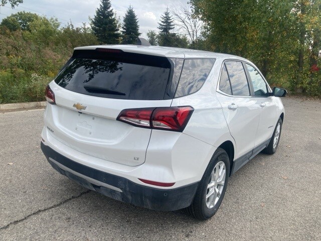 2023 Chevrolet Equinox LT photo 2