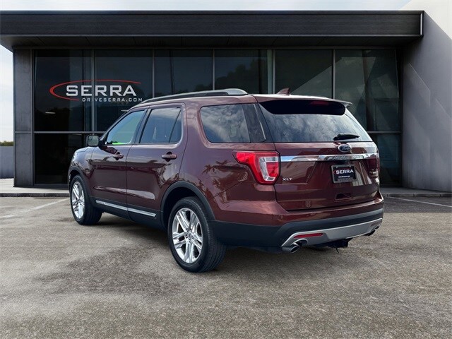 2016 Ford Explorer XLT photo 3
