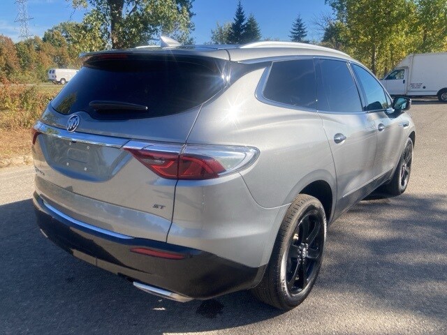 2024 Buick Enclave Essence photo 3