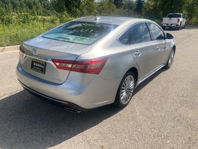2016 Toyota Avalon Limited photo 3