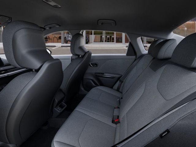2025 Kia K4 LXS - Photo 18