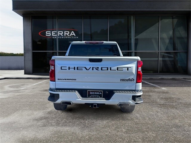 2023 Chevrolet Silverado 1500 High Country photo 3