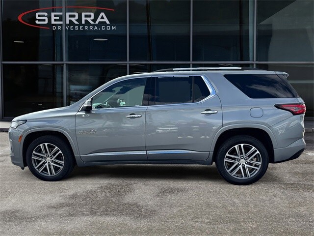 2023 Chevrolet Traverse High Country photo 2