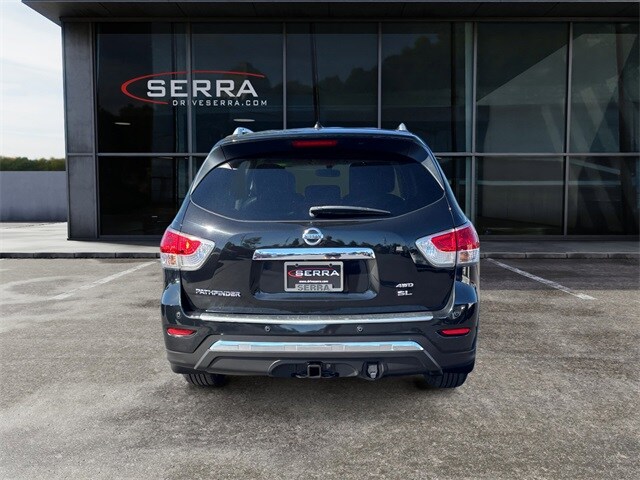 2016 Nissan Pathfinder SL photo 3