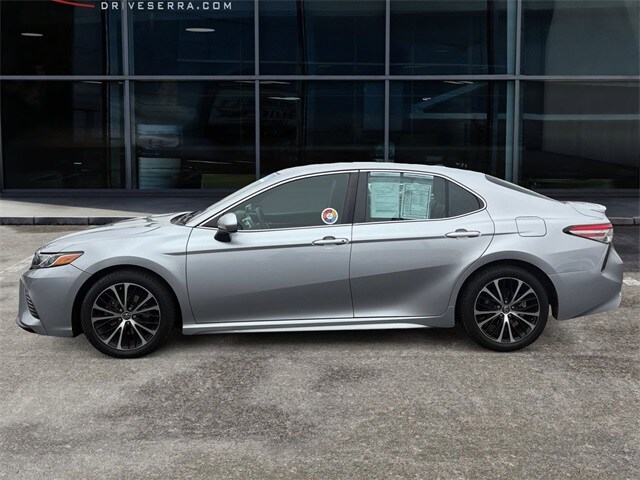 2018 Toyota Camry LE photo 2