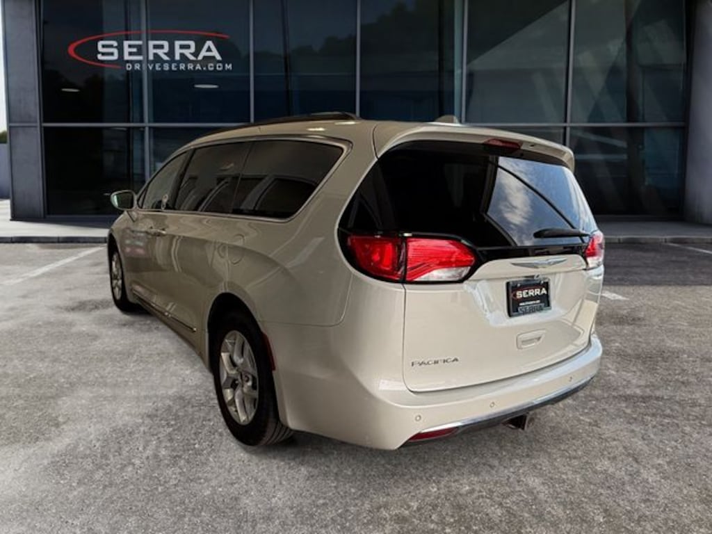 Used 2017 Chrysler Pacifica Touring-L Van