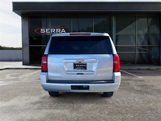 2020 Chevrolet Suburban LT photo 3